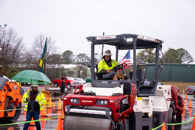 An operator lining up a Dynapac roller at the start of the course